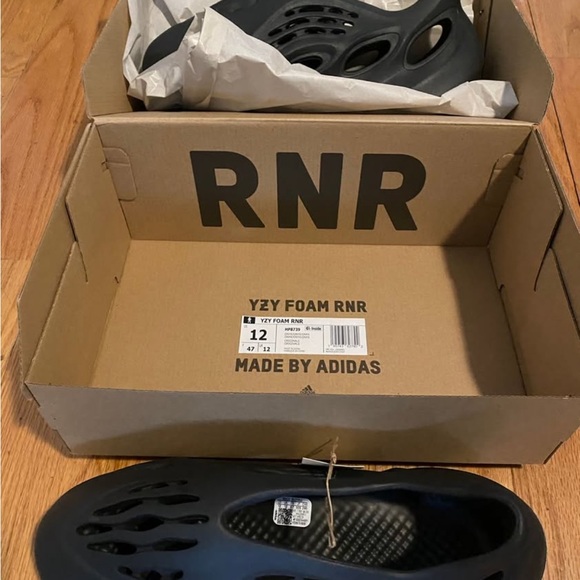 Adidas YZY Foam RNR in Black - Picture 1 of 8